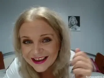 Chaturbate Live Sex Cam of sexyjennyeu