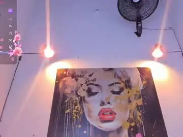 Chaturbate Live Sex of sarayhornyy69