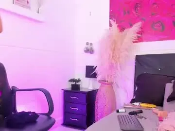 Chaturbate Live Sex Cam of daye_sky