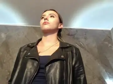 Chaturbate Live Sex Cam of valentina_red18