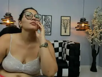Chaturbate Nude Webcam of mia_curvyy
