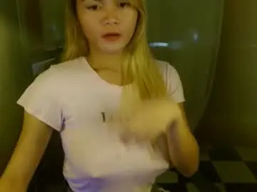 Chaturbate Live Sex Cam of petite_neca143