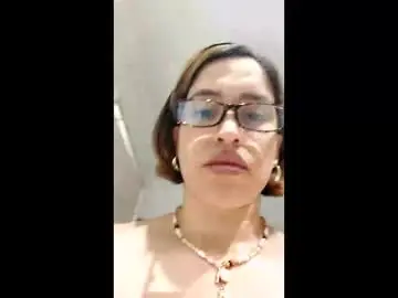 Chaturbate Live Sex of submissivelatintight18
