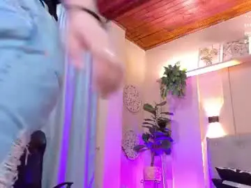 Chaturbate Live Sex Cam of chloerossee