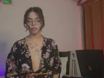 Chaturbate Live Sex Cam of little_maeve