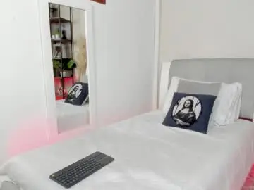 Chaturbate Live Sex Cam of antonelabella