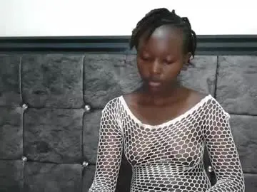 Chaturbate Live Sex Cam of essypetite