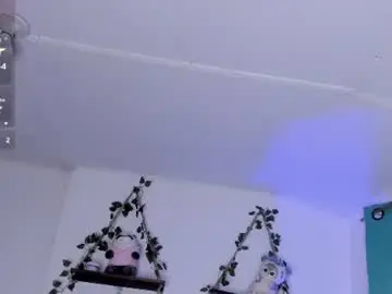 Chaturbate Watch Live Sex Cams of evieh1_