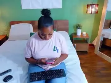 Chaturbate Nude Webcam of curvyebonyy_