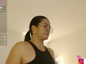 Chaturbate Free Live Porn of rosalind_tay