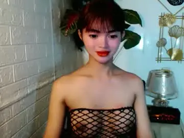 Chaturbate Live Sex Cam of sensational_yeng