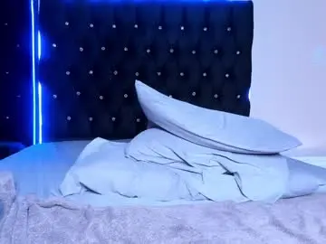 Chaturbate Live Sex Cam of mazeekiin