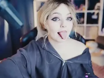 Chaturbate Live Sex Cam of madnessalise