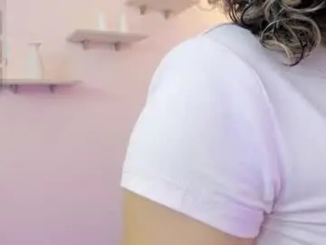 Chaturbate Live Sex Cam of pretty_sunlight_