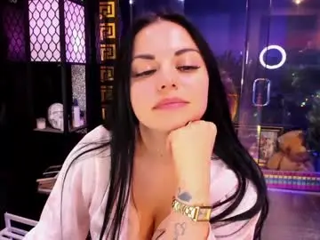 Chaturbate Live Sex Cam of alma_pearl