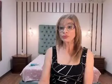 Chaturbate Live Sex Cam of madissonlow