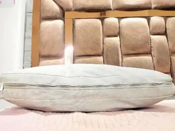 Chaturbate Live Sex Cam of lilian_starfire