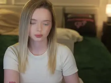 Chaturbate Live Sex Cam of kira0541