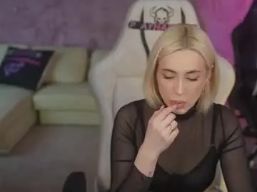 Chaturbate Live Sex Cam of kira0541