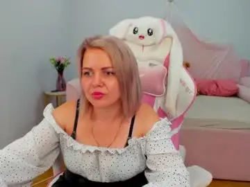 Chaturbate Live Sex Cam of adeleravelle