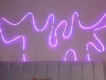 Chaturbate Live Sex Cam of lia_crown