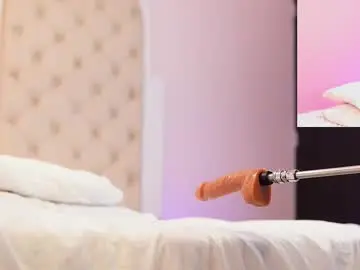 Chaturbate Nude Webcam of caroline_adams_