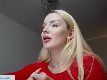 Chaturbate Live Sex Cam of cris_tinne