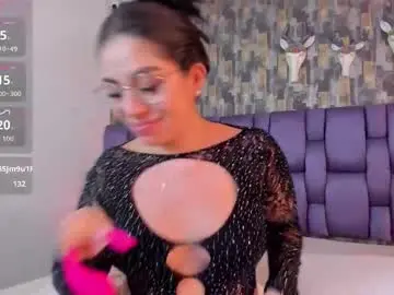 Chaturbate Live Sex Cam of isabellaangeel