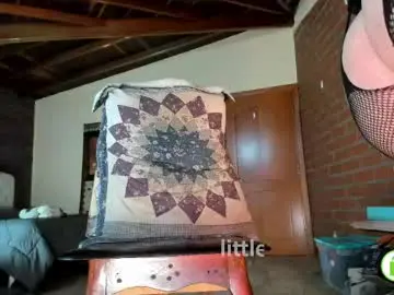 Chaturbate Live Sex Cam of little_izzi