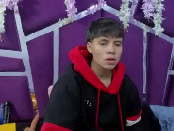 Chaturbate Live Sex Cam of bruno_cruz