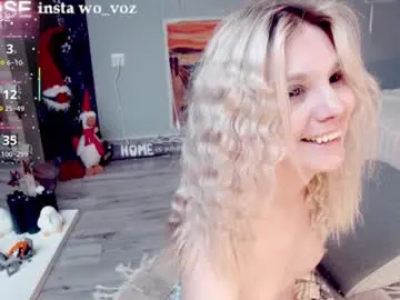 Chaturbate Live Sex Cam of careful_i_bite