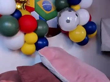 Chaturbate Live Sex Cam of emmarios_qm