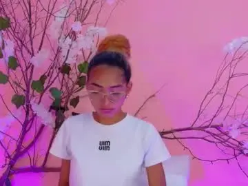 Chaturbate Live Sex Cam of charlotte_love10