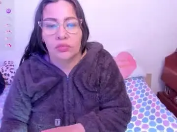 Chaturbate Live Sex Cam of esmeralda_milf1