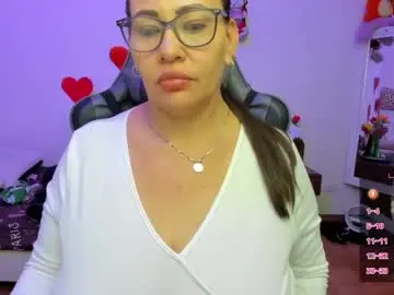 Chaturbate Sex Chat of esmeralda_milf1