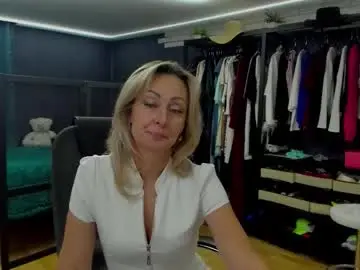 Chaturbate Sex Cam of julia__cherry_