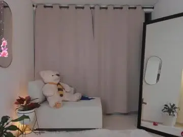 Chaturbate Live Sex Cam of roxie_gates