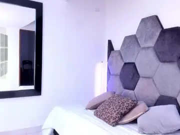 Chaturbate Live Sex Cam of dulce_joness_