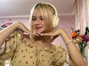 Chaturbate Live Sex Cam of bebravee