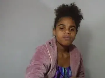 Chaturbate Live Sex Cam of delphineee