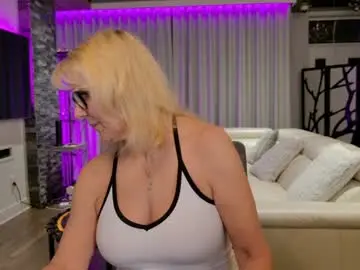 Chaturbate Live Sex Cam of fitcougarcb