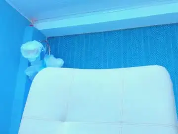 Chaturbate Live Sex Cam of leamoreau__