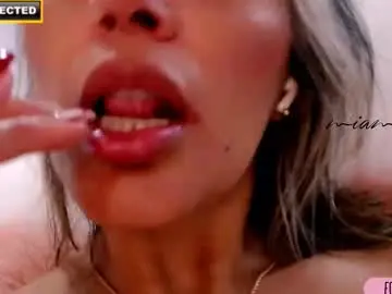 Chaturbate Sex Cam of mia_moretz1