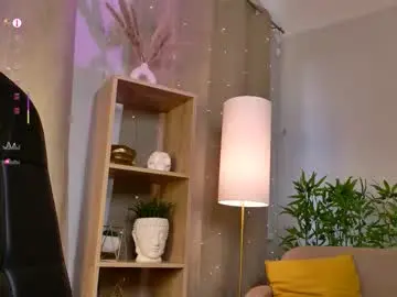 Chaturbate Live Sex Cam of chloe_jeense