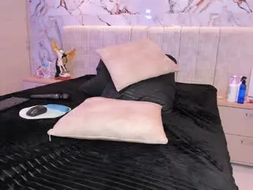 Chaturbate Live Sex of kiana_cream