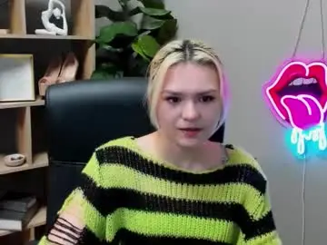 Chaturbate Live Sex Cam of lilysweetxo