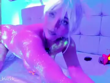 Chaturbate Live Sex Cam of luna_blackk_