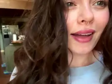 Chaturbate Live Sex Cam of emersoncane