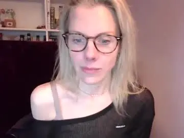 Chaturbate Free Live Porn of holly_bourbon