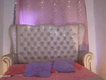 Chaturbate Live Sex Cam of evelyn_evelyn